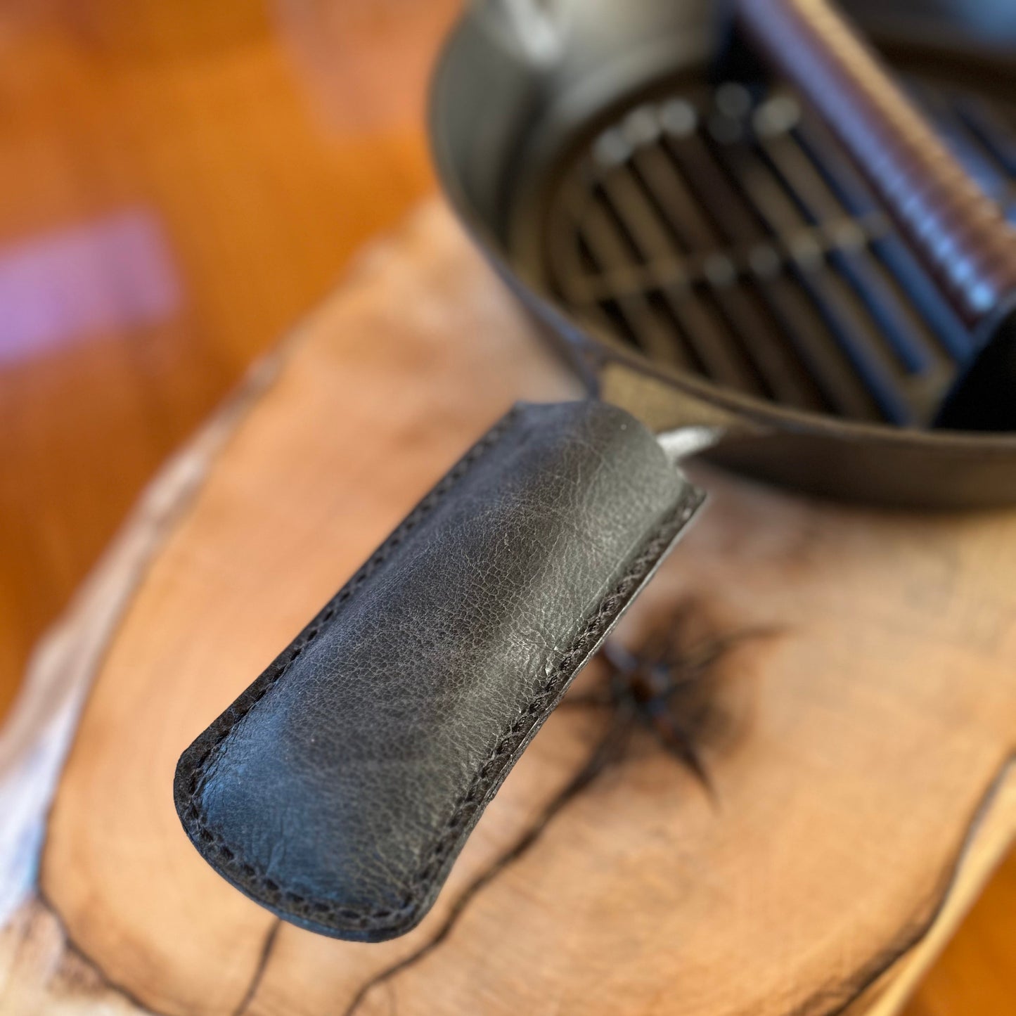 LEATHER CAST IRON PAN POT HOLDER