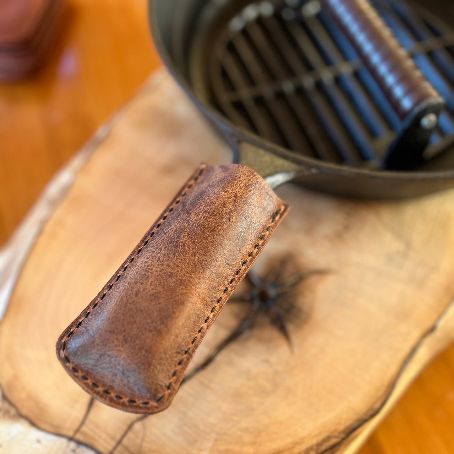 LEATHER CAST IRON PAN POT HOLDER